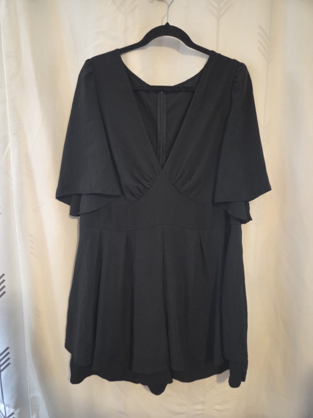 Black Flutter Sleeve V-Neck Romper - Women 0007